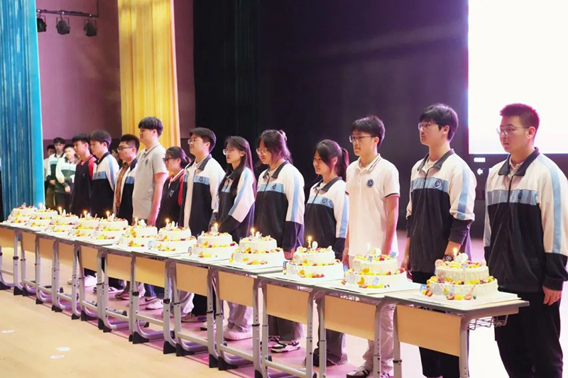 【高三级部】十八而至，，为青春而战——皖北合作区联考赞美大会暨高三成人礼典礼