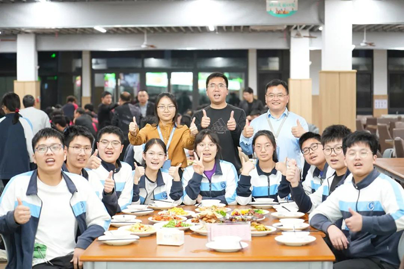 校长陪餐 | 美好“食”光，，畅谈“味”来